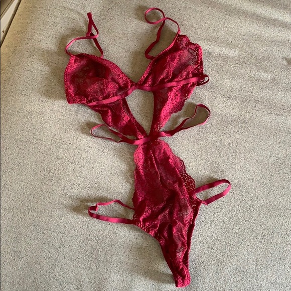 VS LINGERIE - Picture 1 of 2